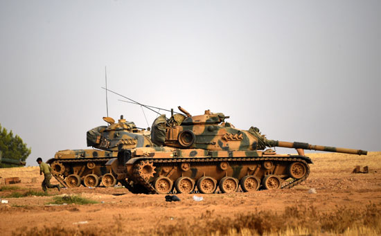 دبابات الجيش التركى على الحدود التركية السورية 